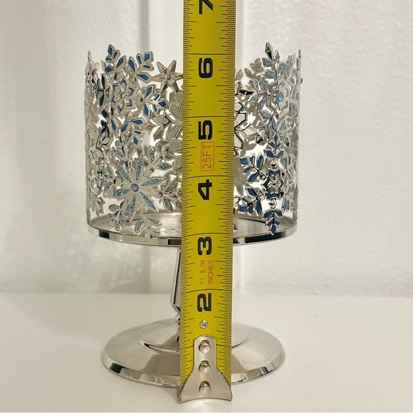 BATH & BODY WORKS GLITTERY SILVER BLUE SNOWFLAKES 3 WICK PEDESTAL CANDLE HOLDER - Picture 6 of 7